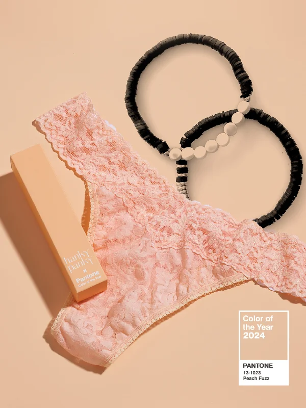 Elastic-waistSignature Lace Low Rise Thong | PANTONE 13-1023 Peach Fuzz